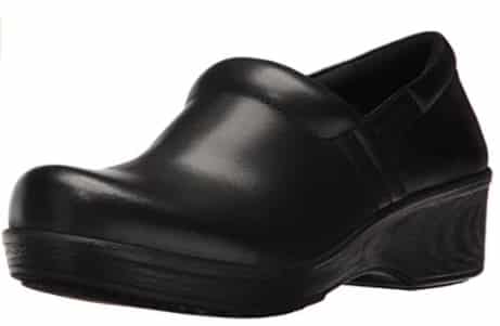 Dr. Scholl's - best nurse shoes for flat feet