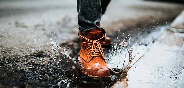 WALKING SHOES FOR RAINY WEATHER