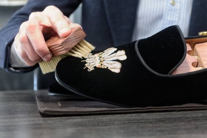 shoe - how to clean velvet shoes