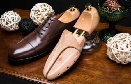 cedar tree - get creases out of leather shoes without iron