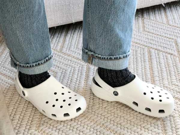 wear socks with crocs
