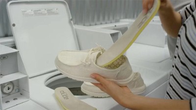Method Of Cleaning Insoles Of The Hey Dude Shoes