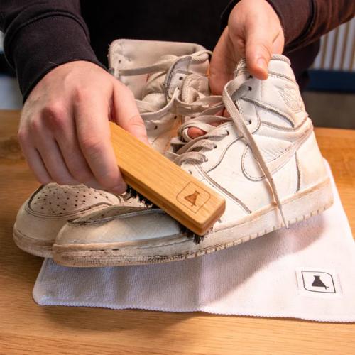 How to Clean White Mesh Nike Shoe