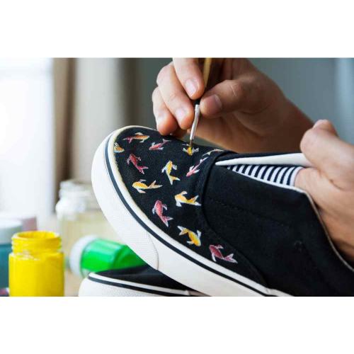 preventing-acrylic-paint-from-peeling-or-cracking-on-shoes-How to prevent acrylic paint from cracking on shoes